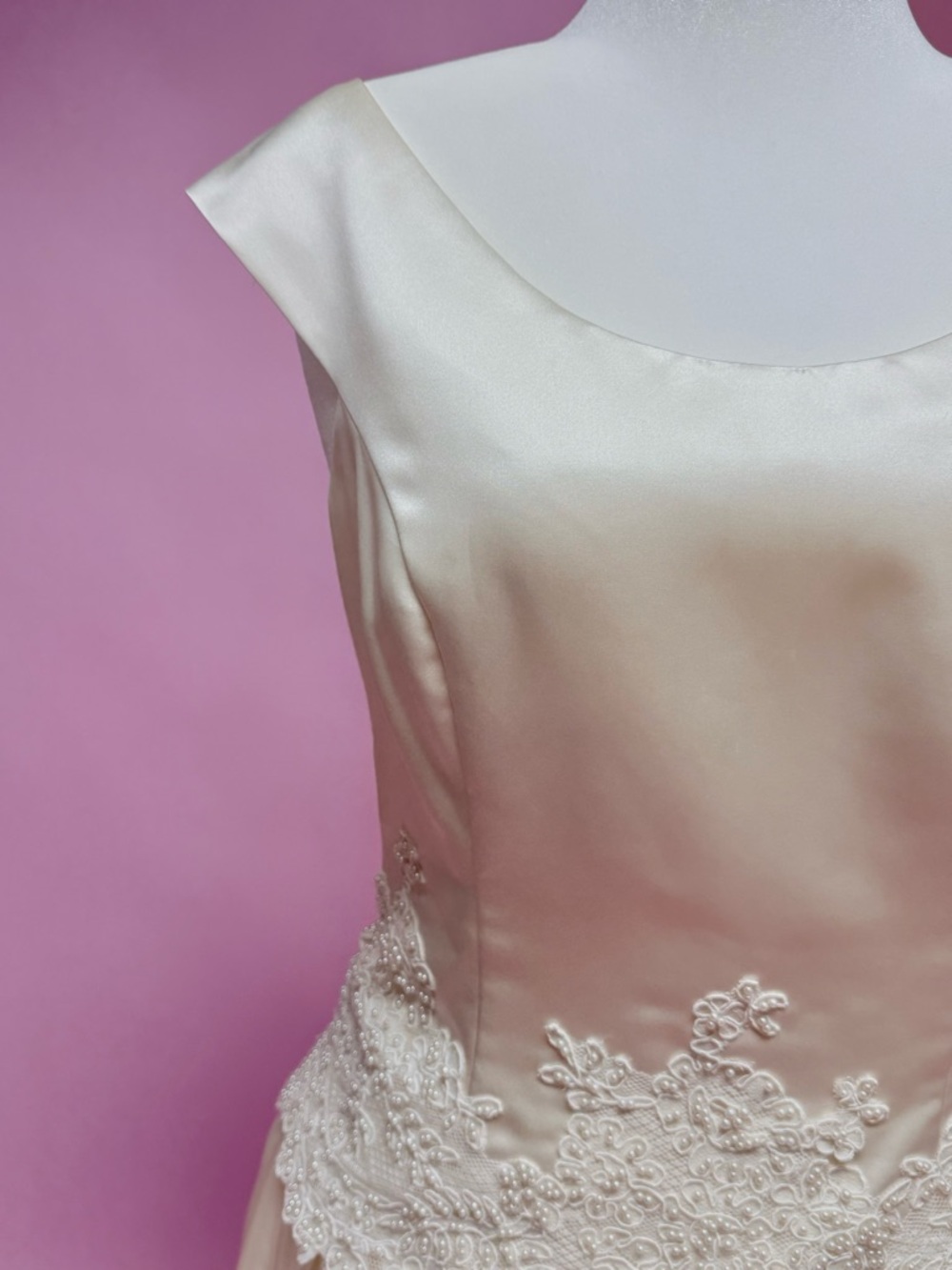 Vintage Ivory Satin Lace-Trim A-Line Wedding Gown - Picture 5 of 14